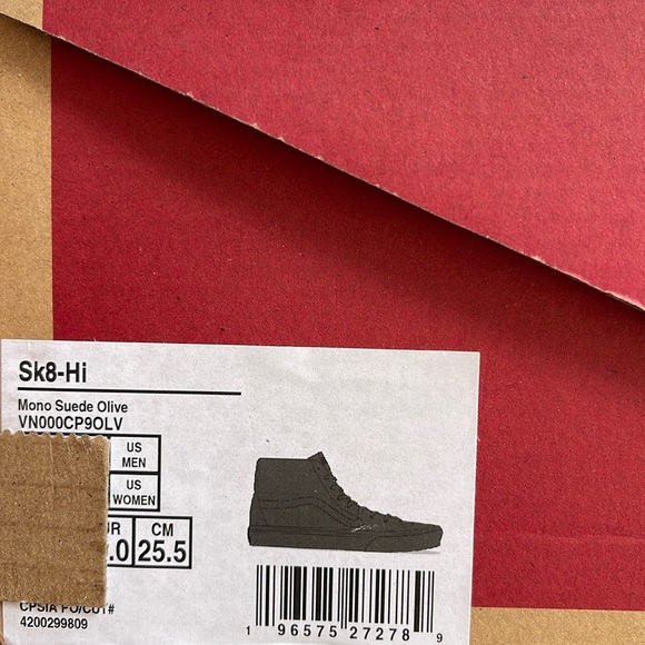 Vans WMNS Sk8-Hi
Mono Suede Olive
VN000CP9OLV
SNEAKERS - Picture 16 of 16